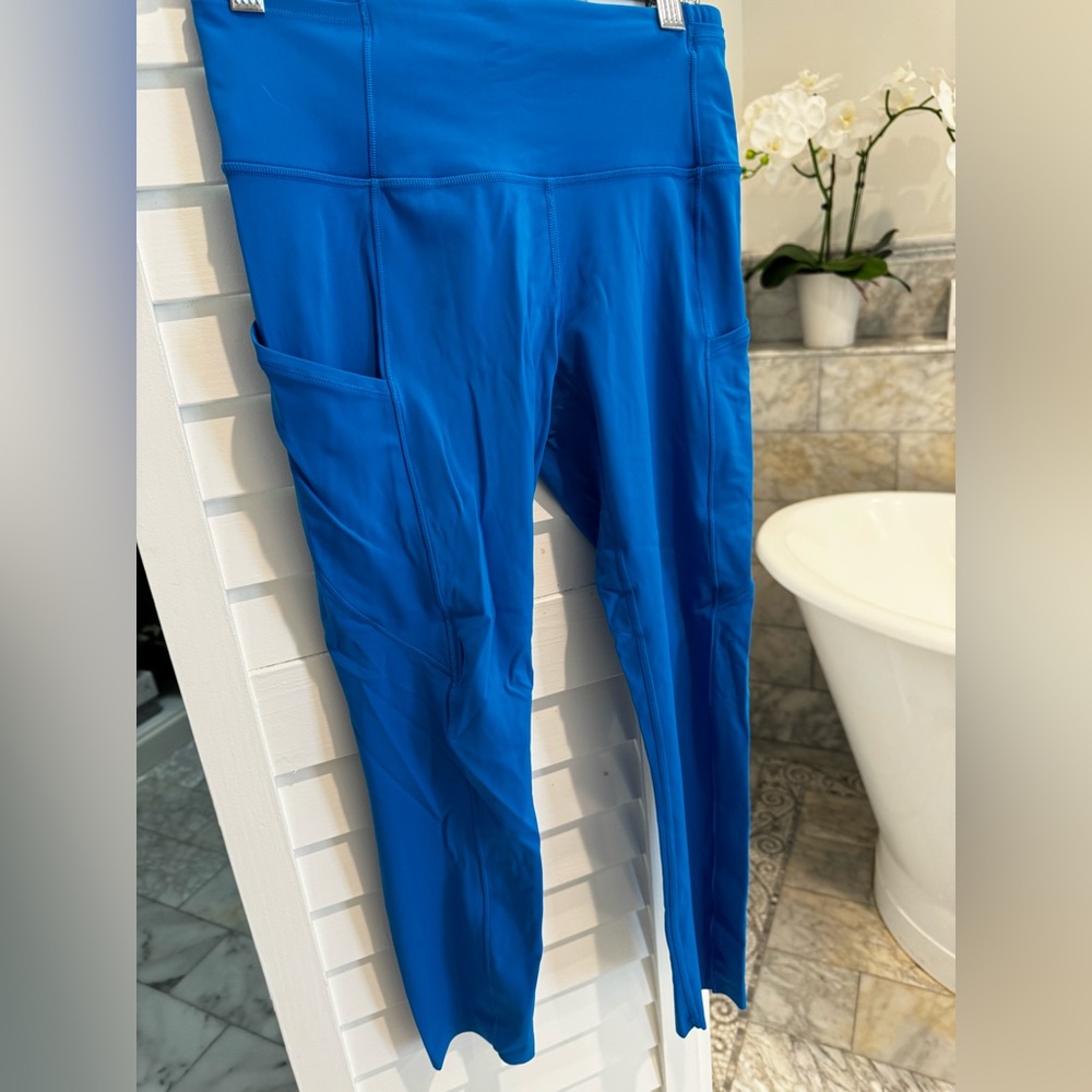 Lululemon Align size 6 23” inseam with pockets
